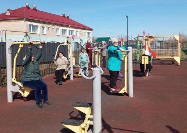 Серебряные волонтёры и «Группа здоровья» Лебяжьевского Совета ветеранов приняли участие в акции «День здоровья»