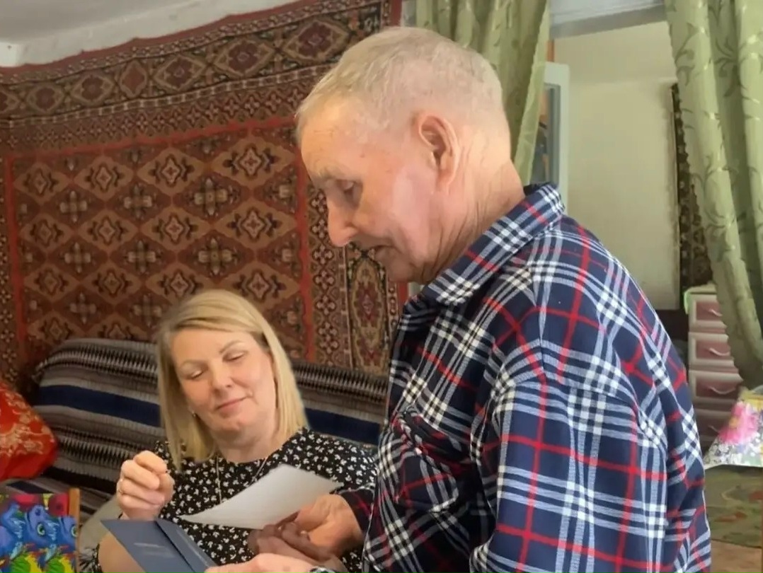 Виктор Ильич принимал поздравления