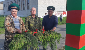 День пограничных войск на Аллее Памяти в селе Нижний Яр